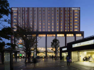 「リッチモンドホテルプレミア東京スコーレ(旧:プレミア東京押上)」の【外観】押上駅【Ｂ３】出口を出て右手側にホテルがございます。