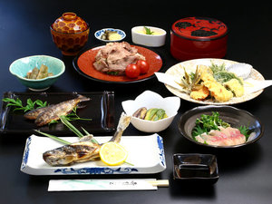 【グレードアップ定食】川魚と山菜が中心のグレードアップ定食です
