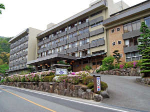 「湯本観光ホテル西京（HMIホテルグループ）」の全景