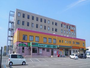 「HOTEL　AZ　宮崎高鍋店」の外観