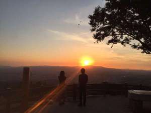 「奈良万葉若草の宿　三笠」の若草山　夕景