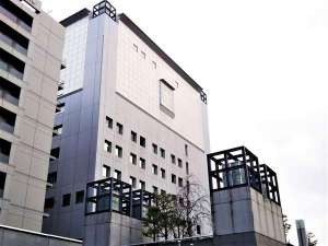 「ホテルプリムローズ大阪」のホテルプリムローズ大阪は警察共済組合運営の宿泊施設です。近隣には大阪府警察本部があります。