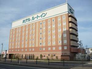 「ホテルルートイン酒田」の国道７号線沿いに建つホテル。酒田ＩＣから秋田方面へ約１０分、左手に見えてきます。緑の屋上看板が目印☆