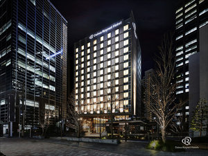 「ダイワロイネットホテル西新宿　PREMIER」のホテル外観（夜）