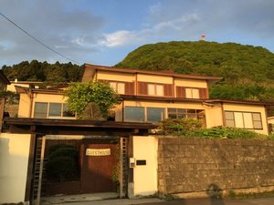 「貸切り宿　函館山ゲストハウス」の元料亭を改装した。和風ホステル
