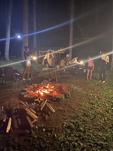 夏の夜のキャンプファイヤー