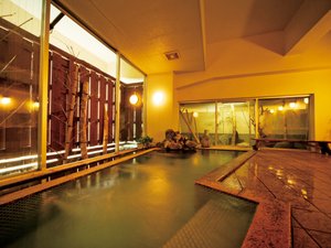 【大浴場】寺泊海岸温泉の湯が楽しめる、広々とした大浴場。