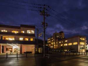 「寺泊海岸つわぶき温泉　美味探究の宿　住吉屋」の外観