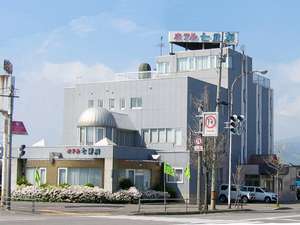 「ホテル七重浜」の函館の玄関にあたる交通の要所に位置。徒歩１分にコンビニあり。