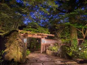 「秋月温泉　料亭旅館　清流庵」の外観