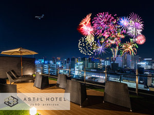 「アスティルホテル十三プレシャス(2020年1月29日新築オープン)」の<10F最上階>ルーフトップテラス　お風呂上りに梅田の夜景がお楽しみ頂けます。