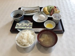 昭和風の和定食（ごはん・お味噌汁おかわり自由）