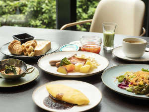 【朝食】ブッフェボードより、卵料理、ジャーサラダ、スムージーなどをお好みで　※画像はイメージです。