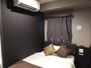 エコノミーシングルルーム/ベッド幅120cm/サータ社製マットレス使用