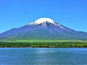 山中湖からの富士山◇四季折々の富士山が楽しめる山中湖村