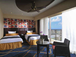 スーペリアツイン　（36.7平米）客室は海、波、花、太陽など沖縄の自然をモチーフに。。