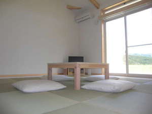 沖縄風畳を使用少しモダンな感覚に仕上がりました。