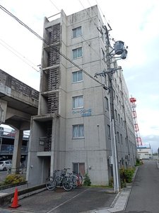 「ウィークリー翔岐阜羽島ホステル」の外観