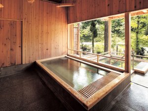 夜は貸切風呂となる「山の湯」。心地よい朝風呂もオススメです。