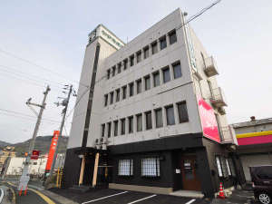 「ビジネスホテル　ヤマキ」の【外観】ビジネスホテルヤマキは30年以上愛されている老舗ホテルです。