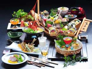 舟盛には地元産の海の幸や、珍しい「鯨料理」、地元名物「めはり寿司」等をご用意