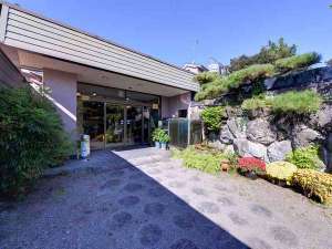 「割烹料理旅館　新花の茶家」の*美しい日本庭園を眺めながら、割烹料理に舌鼓。前橋ＩＣから約14分！ビジネスや観光アクセスの拠点に◎