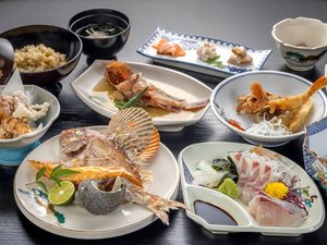 【夕食】新鮮なお魚を使用した会席料理