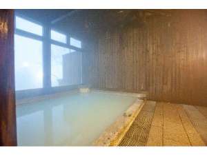 「蔵王アストリアホテル」の源泉かけ流し『絶景露天の湯』内湯(24時間ご入浴できます)　