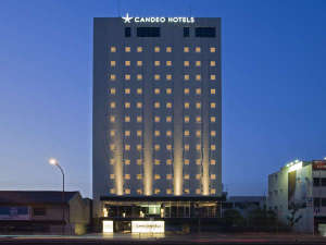 「CANDEO　HOTELS　(カンデオホテルズ)福山」の夜のカンデオホテルズも一際目につく綺麗さ