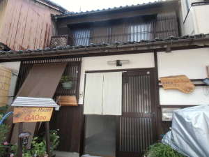「金澤町家シェアハウスＧＡＯｏｏ」の玄関口