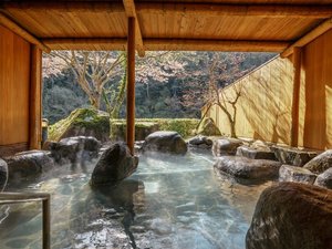 「いわみの湯　美又温泉　なごみ湯宿かなぎ」の露天風呂