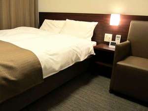◆ダブルルーム　14.29平米　ベットサイズ（140cm×205cm）　シモンズ社製ベッド