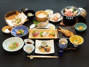 和食膳：繊細な和食の美。そんな細やかな気配りを伝える。