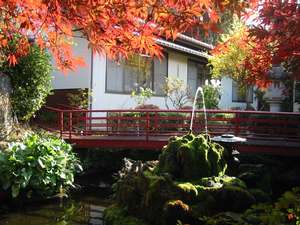 「福寿荘」の季節の移ろい、安らぎの空間を演出する中庭