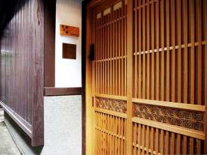 「京都千楽」の玄関