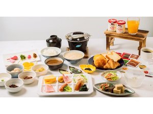 和食中心のビュッフェスタイルです。パン、コーヒーもございます。（一例）