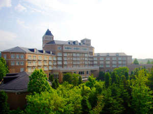 「仙台ロイヤルパークホテル」のシャトーを思わせるホテル外観