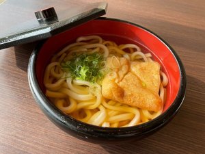 【お夜食うどん】お夜食サービスがございます。21：00～21：50まで、ご注文後お部屋までお届けいたします。