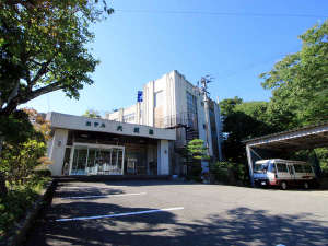 「会津湯野上温泉　ホテル大坂屋」の◆屋根付き駐車場はツーリングに人気