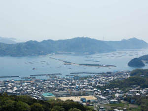 お食事なしのシンプルステイ。湊町の静かな小宿で、海と空と風の薫りを感じるひと時を