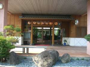 「京町観光ホテル」の昔ながらの提灯がお客様をお迎え致します