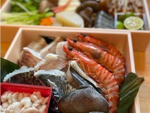 旬の鮮魚を味わえる海鮮鍋。季節により魚は変わります。