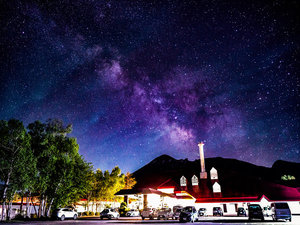 「八幡平ハイツ」の星空の降り注ぐ夜。標高約550ｍの八幡平温泉郷は天然のプラネタリウムです。
