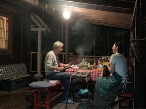 デッキでBBQ。屋根付きなので雨でも楽しんで頂けます。