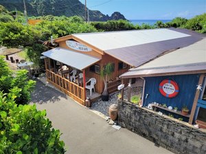 「House　Hotel　いも～れ奄美民泊村」のいも～れ奄美民泊村・みしょれ～奄美Ｃａｆｅのフロント周辺