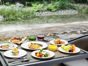 「リストランテ　カフェ　チリエージョ」季節の食材を豊富に使用した洋食ブッフェをお楽しみいただけます。