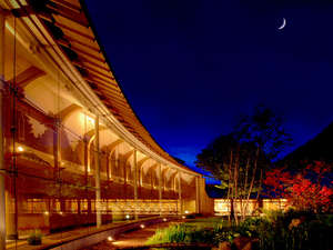 「別邸　仙寿庵（せんじゅあん）」の*ライトアップされた庭園から眺める月夜は格別です