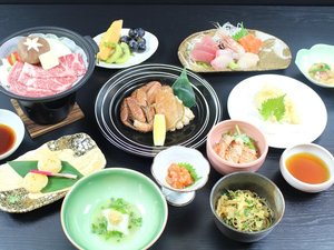 【202210～贅沢プラン一例】毛ガニ半身と和牛陶板焼きの贅沢なお食事です。