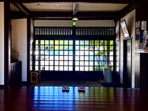 「川口屋旅館別亭久楽」の歴史の香を感じ長い時に思いを馳せながらゆったりとお過ごしください。