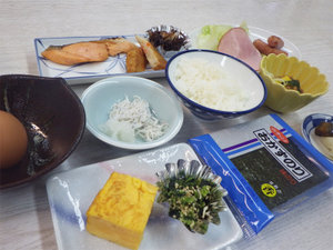 *【朝食一例】ごはん、焼き魚、卵焼き、のり…定番の和朝食を食堂にてご用意いたします。